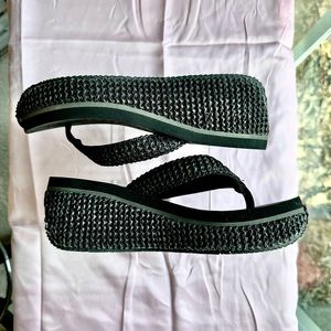 Volatile Island Wedge Sandals Flip Flops Y2K Chunky Black Size 9 NWOT